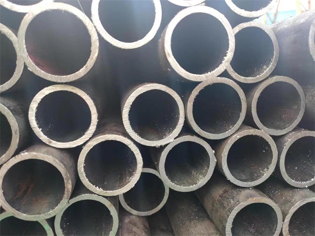 呼和浩特10#结构用无缝钢管